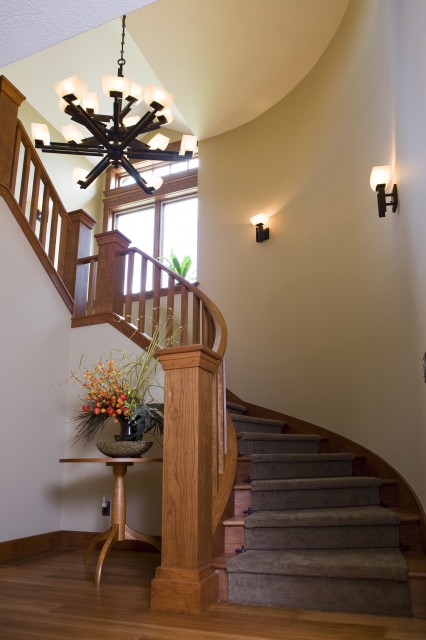 Прекрасный дизайн хорошей лестнице в доме